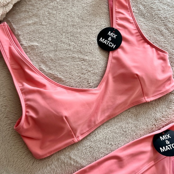 Bikini - Picture 3 of 6